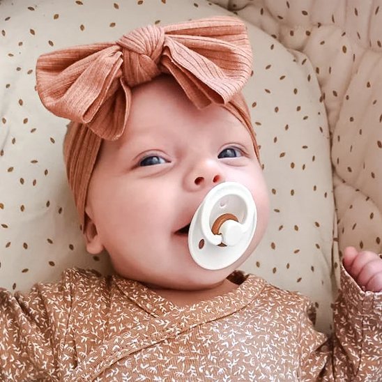 Bandeau bébé fille marron suce grand yeux