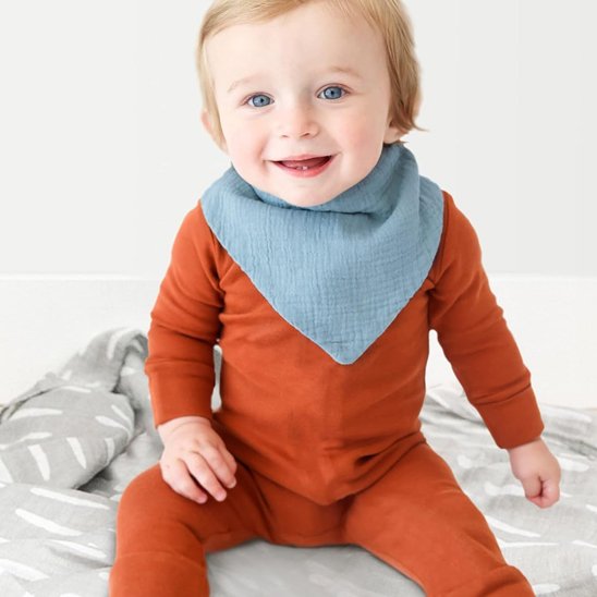 Bavoir bandana bleu couverture grise