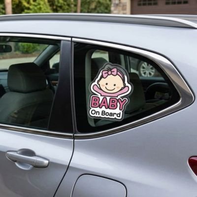 bebe a bord fille petite vitre arrière