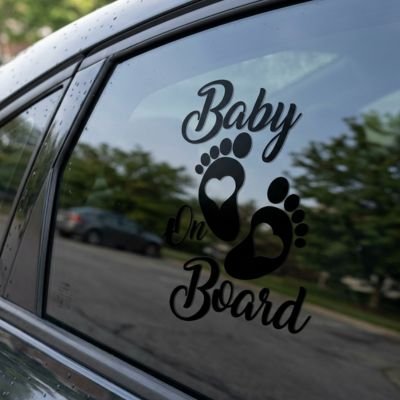 bébé à bord noir vitre côté