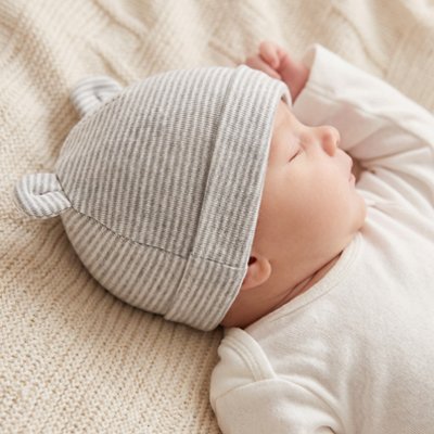 bonnet bebe gris endormi