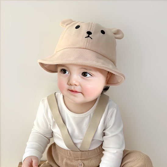 chapeau bébé beige salopette