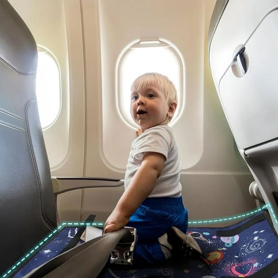 Lit de voyage bébé bleu à genoux
