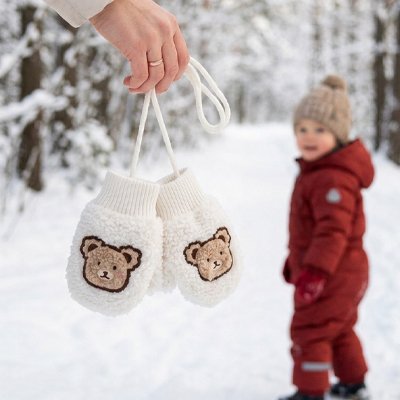Moufle bébé blanc maman démonstration