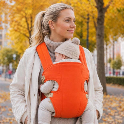 porte bébé orange maman marche automne heureuse mains poches