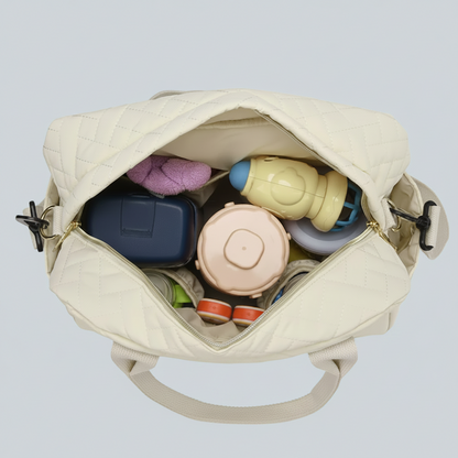 sac à langer ouvert avec objets