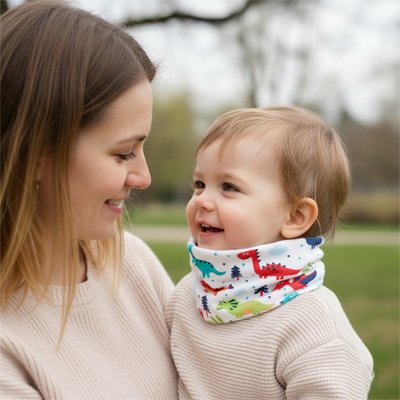 tour de cou enfant regard maman